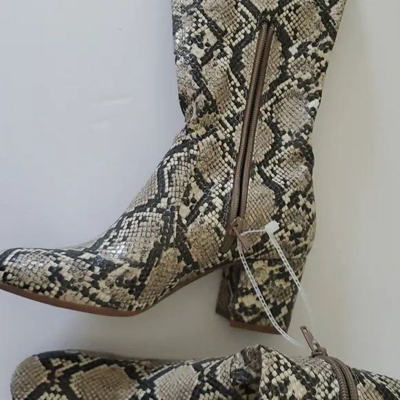 🆕️  Gianni Bini Over The Knee Snake Print Boots