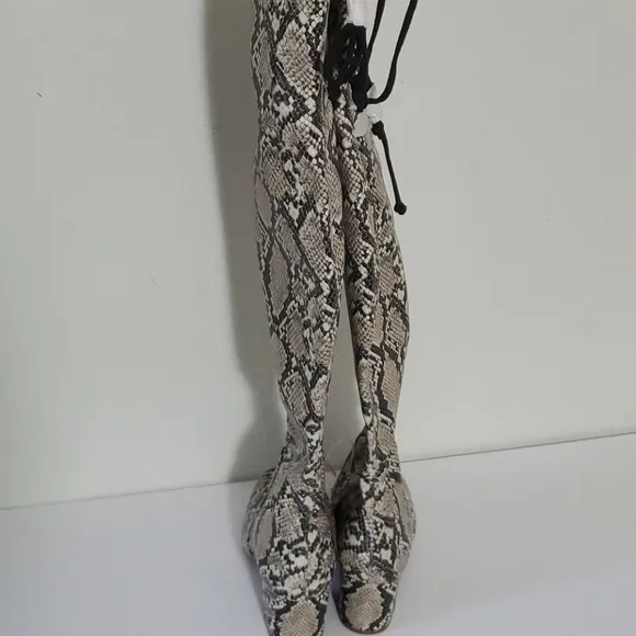 🆕️  Gianni Bini Over The Knee Snake Print Boots