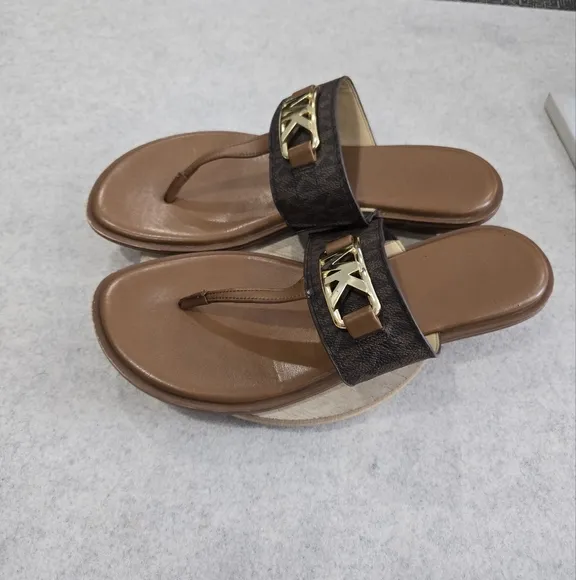 🐢 Michael Kors Camila Thong Sandals Size 8.5 Great Shape!