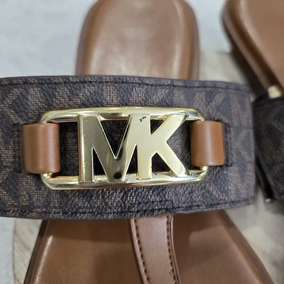 🐢 Michael Kors Camila Thong Sandals Size 8.5 Great Shape!