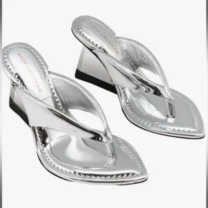 🪩 NIB! Good American Silver Lucite Heeled Thong Sandals