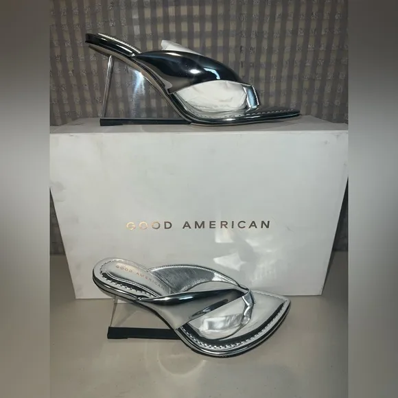 🪩 NIB! Good American Silver Lucite Heeled Thong Sandals