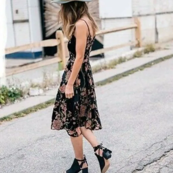 🆕 NWT Anthro eri   ali Velvet Kora Floral Burnout
