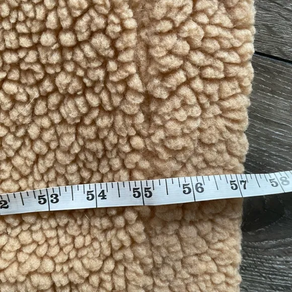 💛 Sherpa fleece Cape/shrug/stole/wrap. Worn on the runway- Like new! No flaws!