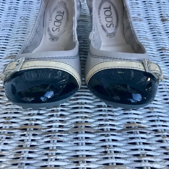 🆕 {Tod’s} ‘Dee’ Leather Ballet Flats in soft grey with black &amp; tan, size 7