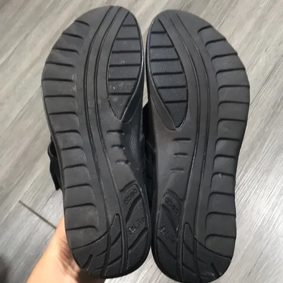 Abeo Bio System “Haven” Style Black Leather Thong sandals size 10