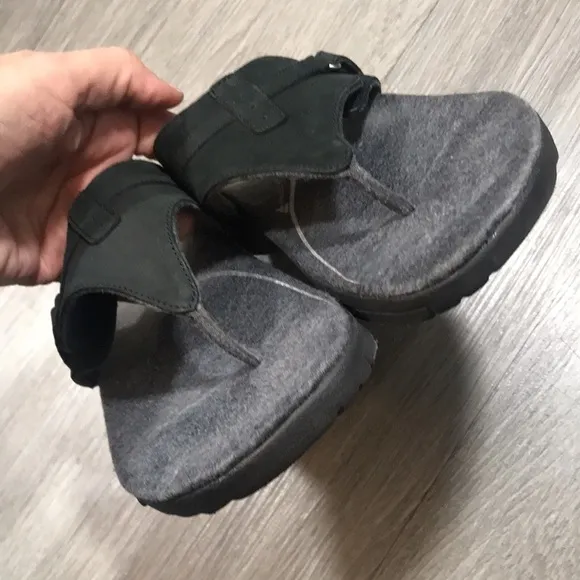 Abeo Bio System “Haven” Style Black Leather Thong sandals size 10