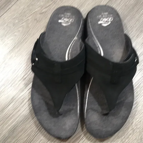 Abeo Bio System “Haven” Style Black Leather Thong sandals size 10