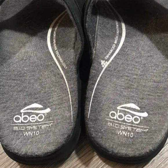 Abeo Bio System “Haven” Style Black Leather Thong sandals size 10
