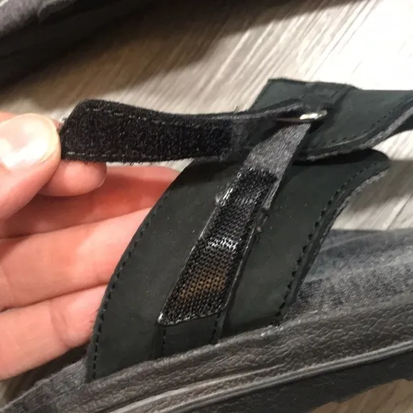 Abeo Bio System “Haven” Style Black Leather Thong sandals size 10