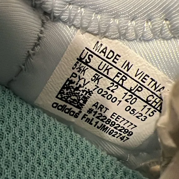 Adidas NMD Kids size 5.5C NEW