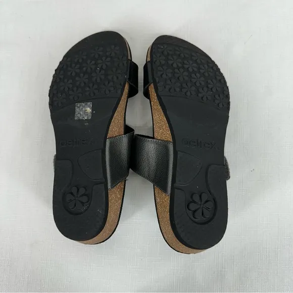 Aetrex Women’s size 7.5 Daisy Black &amp; Gunmetal Velcro Leather Sandals