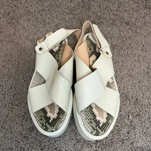 AGL women’s Maya cross cross platform sandal size 9.5