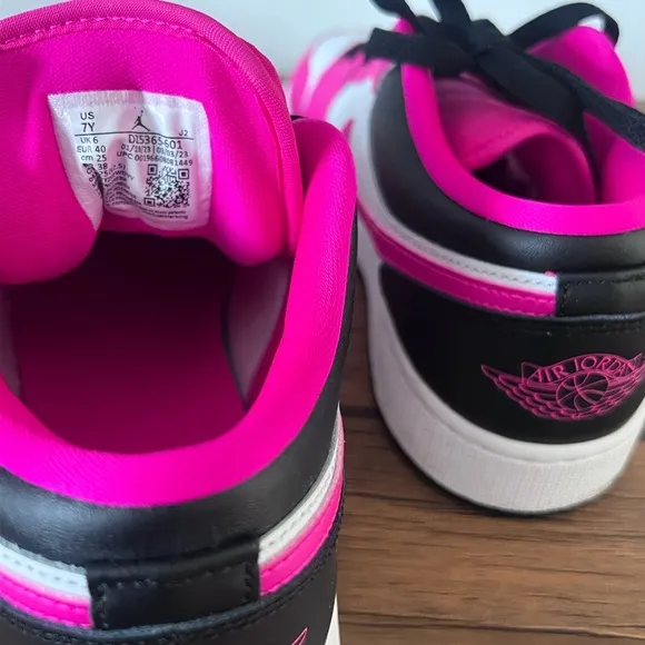 Air Jordan 1 Low size 7Y can fit women 8.5  Fierce Pink/Black-White