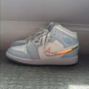 Air Jordan 1 Mid SE Glitter Swoosh FQ9117-400 GS Size 4.5Y READ