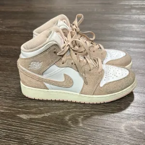 Air Jordan 1 Mid se White legend pink