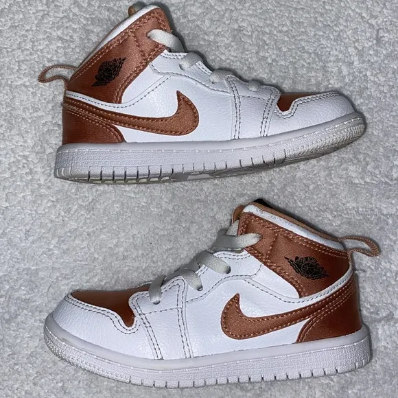 Air Jordan 1 Mid White Rose Gold 644507-190 Size 9c