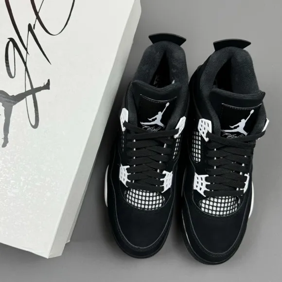 Air Jordan 4 White Thunder Sneakers