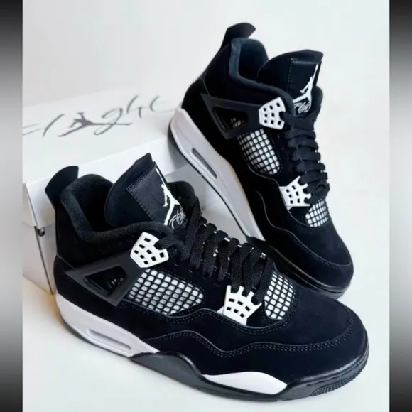 Air Jordan 4 White Thunder Sneakers