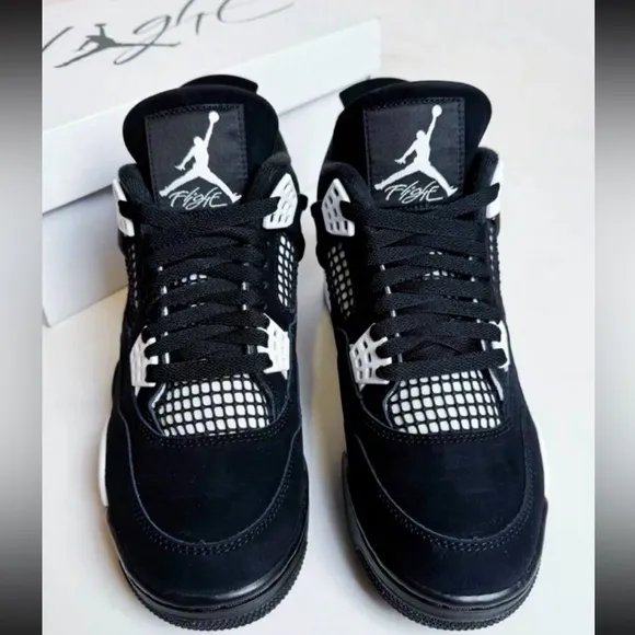 Air Jordan 4 White Thunder Sneakers
