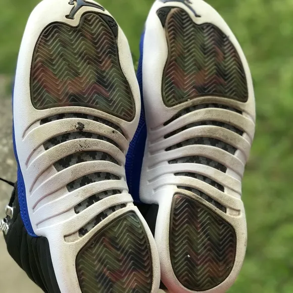Air Jordan Retro 12 Hyper Royal Size 8.5 Wmn / 7Y