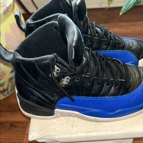 Air JORDAN Sneakers in Black and Blue Barley wore