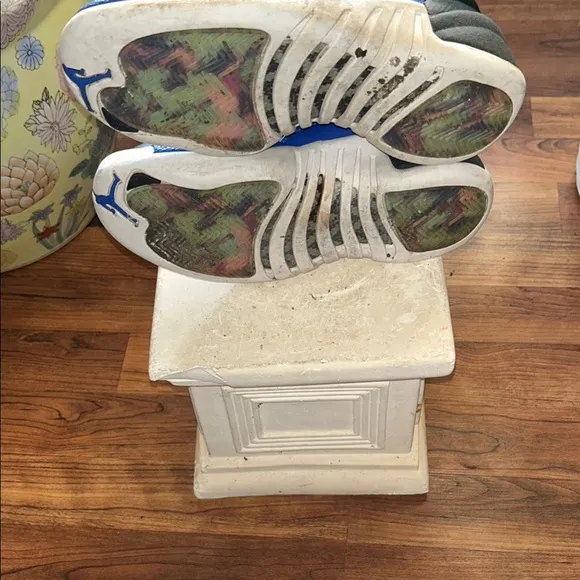 Air JORDAN Sneakers in Black and Blue Barley wore