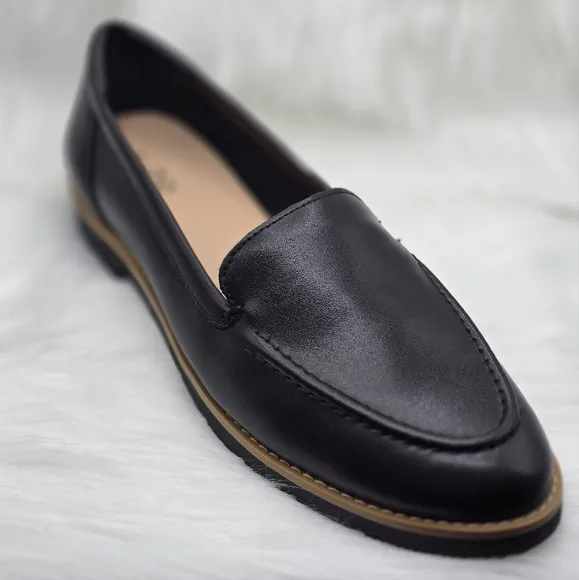 Aldo Black Sleek Leather Flats/ Loafers -- Size 8.5