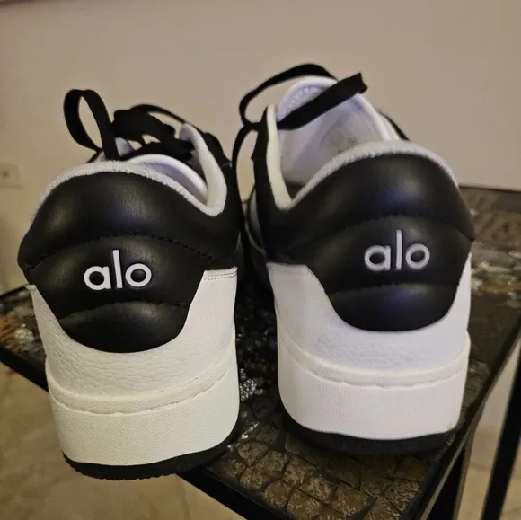 ALO Yoga Man Black and White Sneakers