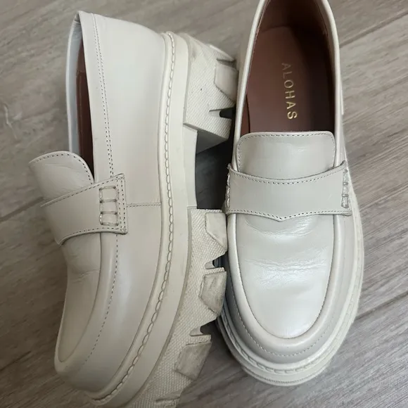 Alohas Cream Chunky Loafers