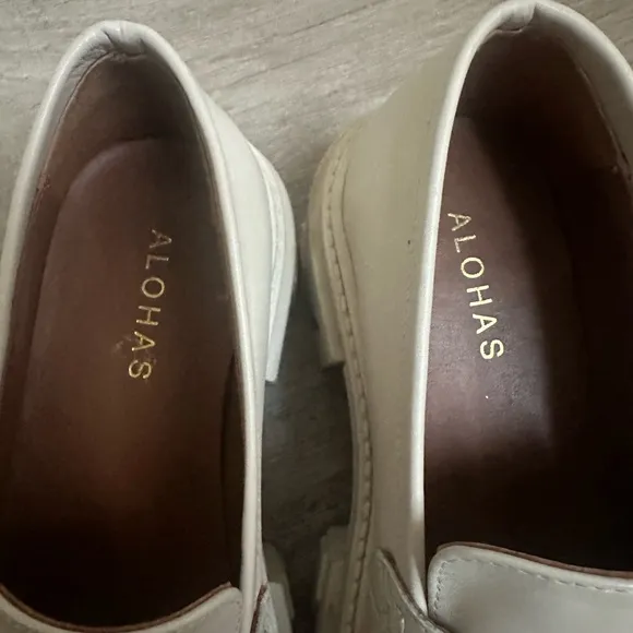 Alohas Cream Chunky Loafers