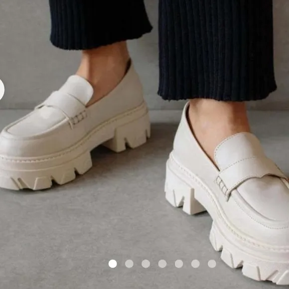 Alohas Cream Chunky Loafers