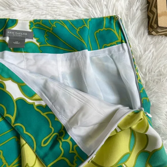 Ann Taylor Petites Flower Pattern Front Pleated Skirt