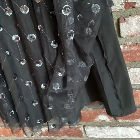 🔥Ann Taylor sequined tulle midi skirt. Perfect for Holidays! SILVER and gray, M