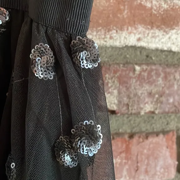 🔥Ann Taylor sequined tulle midi skirt. Perfect for Holidays! SILVER and gray, M