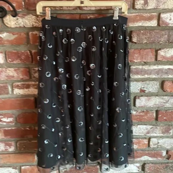 🔥Ann Taylor sequined tulle midi skirt. Perfect for Holidays! SILVER and gray, M