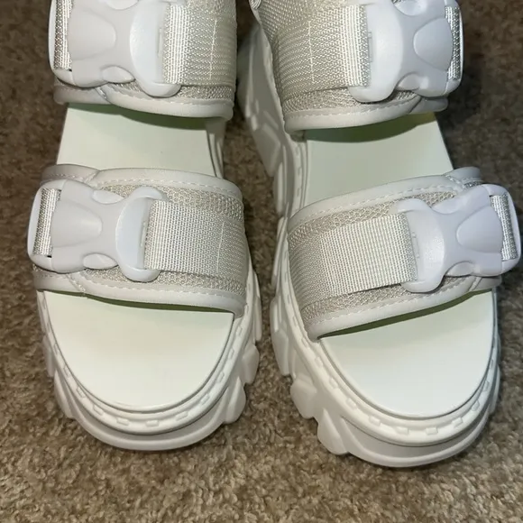 Anthony Wang Goose Berry 03 - White 8.5 Platform Women's Buckle Sandals