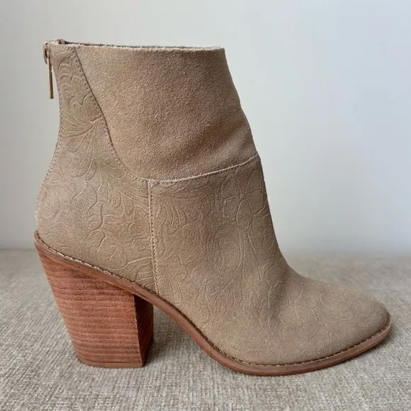 Anthropolgie Matisse Soho Suede Embossed Stacked Heel Tan Floral Ankle Boots 9.5