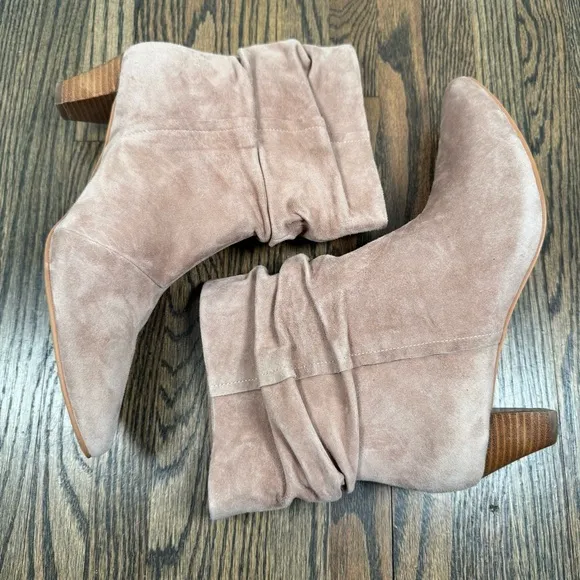 Anthropologie Silent D Tach Slouchy Ankle Boots in Beige Suede size 40/9