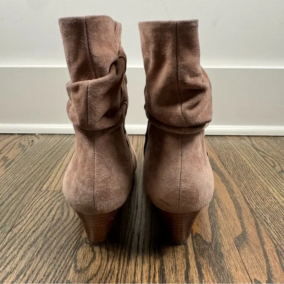 Anthropologie Silent D Tach Slouchy Ankle Boots in Beige Suede size 40/9