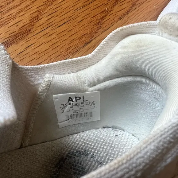 APL Size 6 White Women's TechLoom Bliss