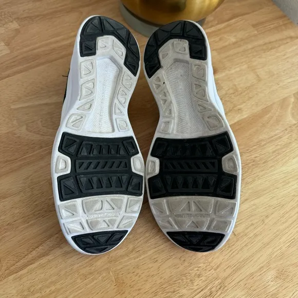 APL TechLoom Bliss White Black Womens Lightweight Sneakers Size 8