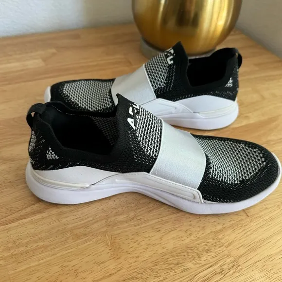 APL TechLoom Bliss White Black Womens Lightweight Sneakers Size 8