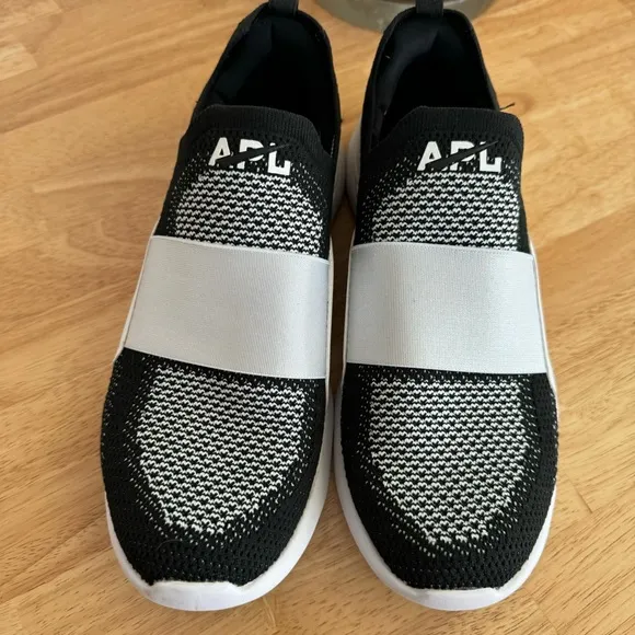 APL TechLoom Bliss White Black Womens Lightweight Sneakers Size 8
