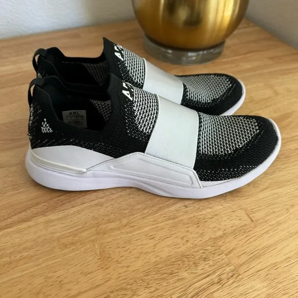 APL TechLoom Bliss White Black Womens Lightweight Sneakers Size 8