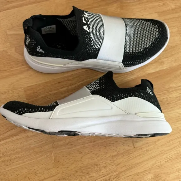APL TechLoom Bliss White Black Womens Lightweight Sneakers Size 8