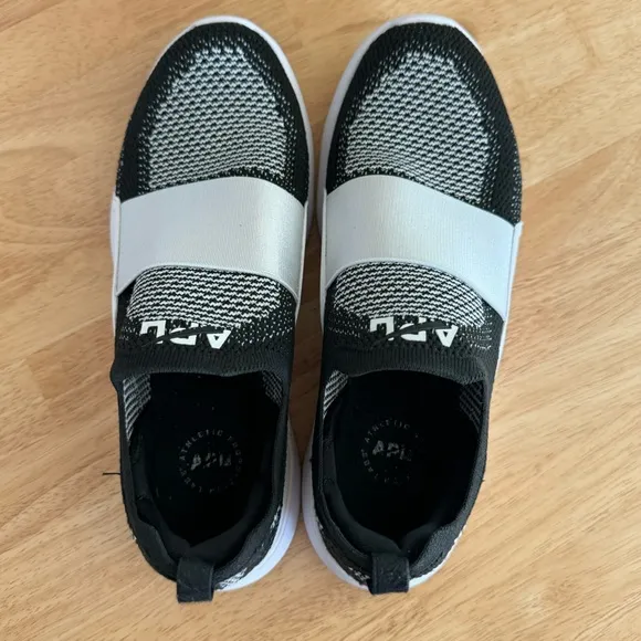 APL TechLoom Bliss White Black Womens Lightweight Sneakers Size 8