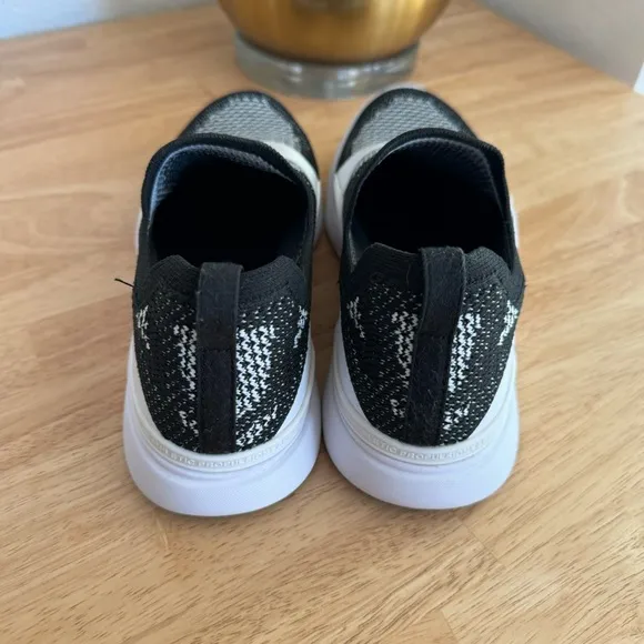APL TechLoom Bliss White Black Womens Lightweight Sneakers Size 8