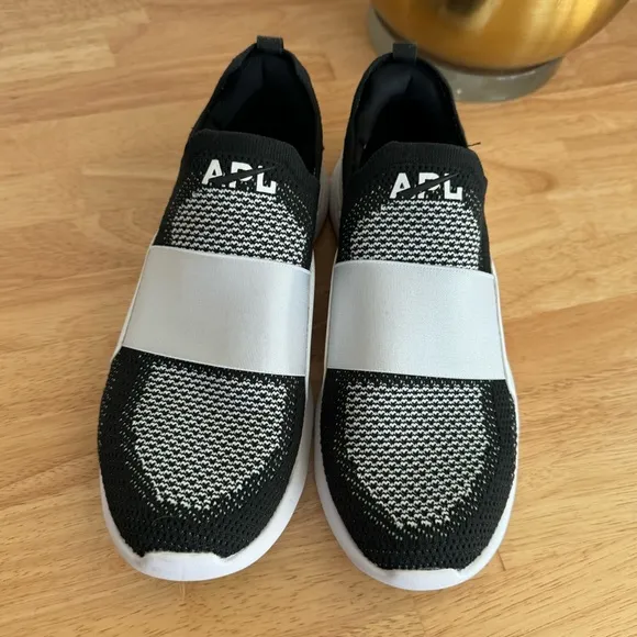 APL TechLoom Bliss White Black Womens Lightweight Sneakers Size 8