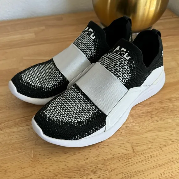 APL TechLoom Bliss White Black Womens Lightweight Sneakers Size 8